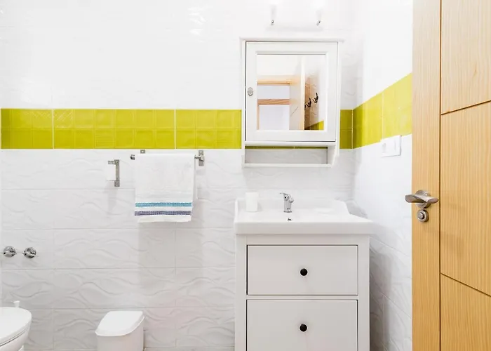 Casa Piedra De La Rendona * コニル・デ・ラ・フロンテラ